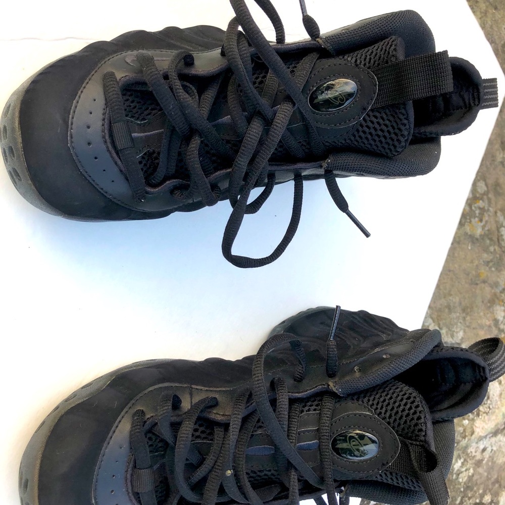 NIKE AIR FOAMPOSITE “TRIPLE BLACK” 04/09/14